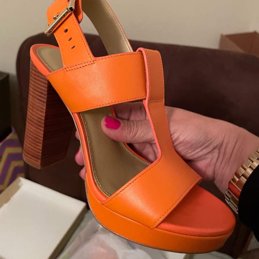 Michael Kors Apricot T Strap Leather Sandals 4” platform - brand new S7